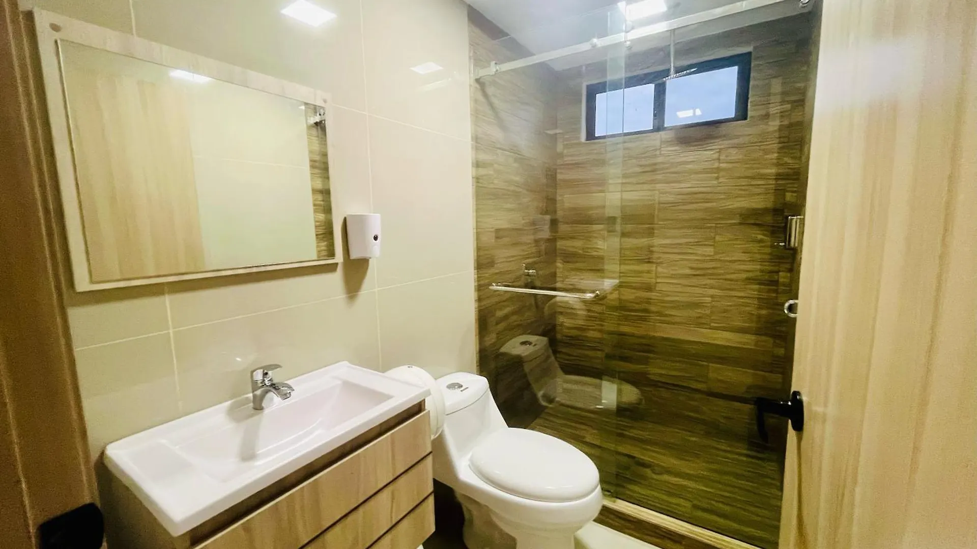 Appartamento Bellavista Loft Jacuzzi & Balcon A 10Min Consulado Americano Guayaquil